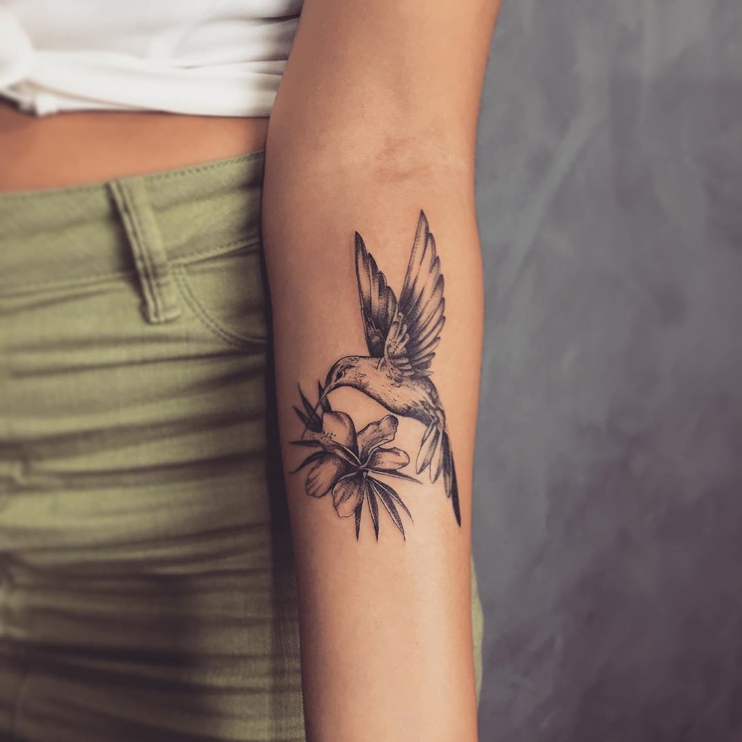 Significado da tatuagem de beija flor