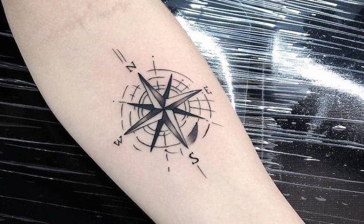 Significado da tatuagem de rosa dos ventos