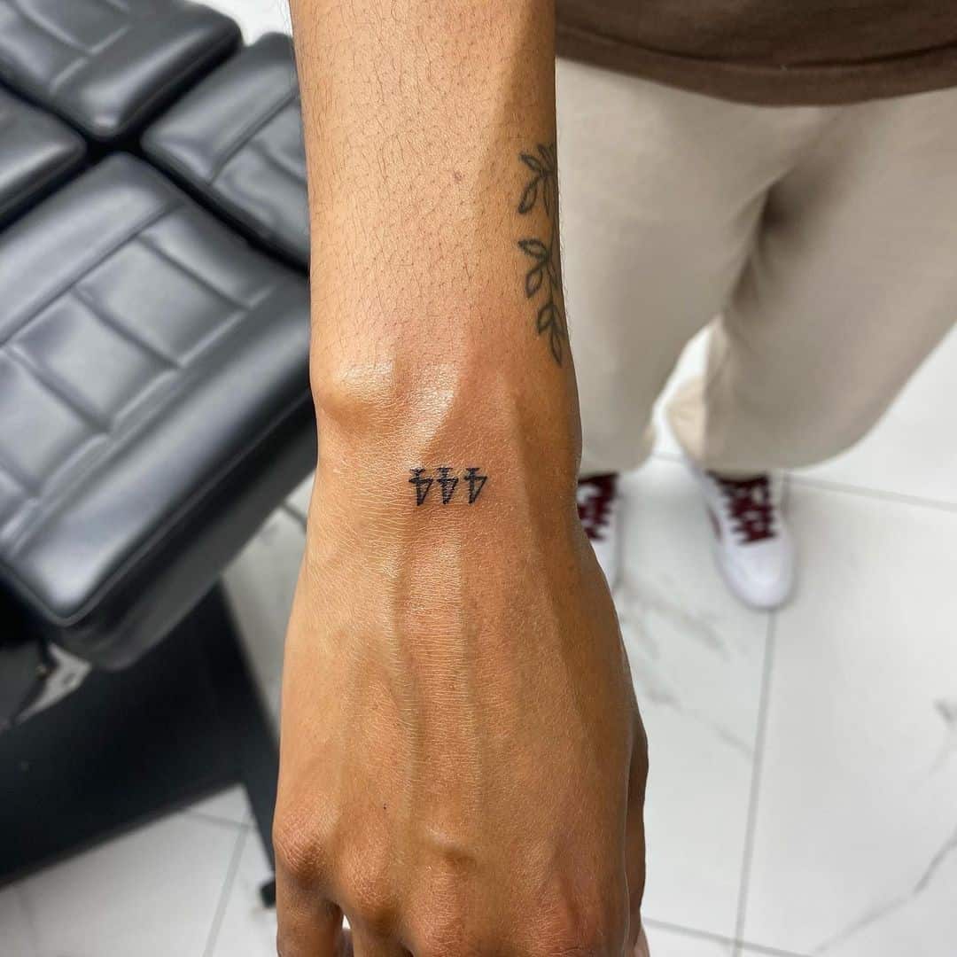 Significado da tatuagem 444