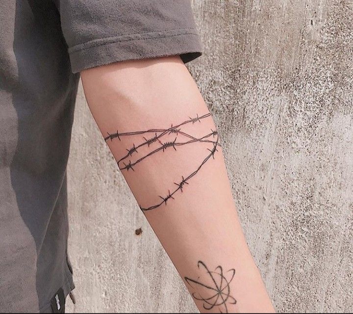 O que significa a tatuagem de arame farpado no mundo do crime?