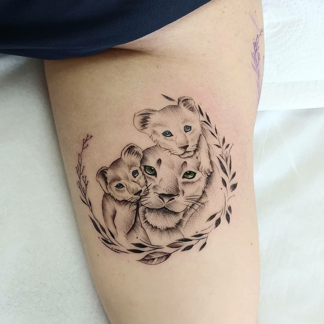 Significado da tatuagem leoa e filhote